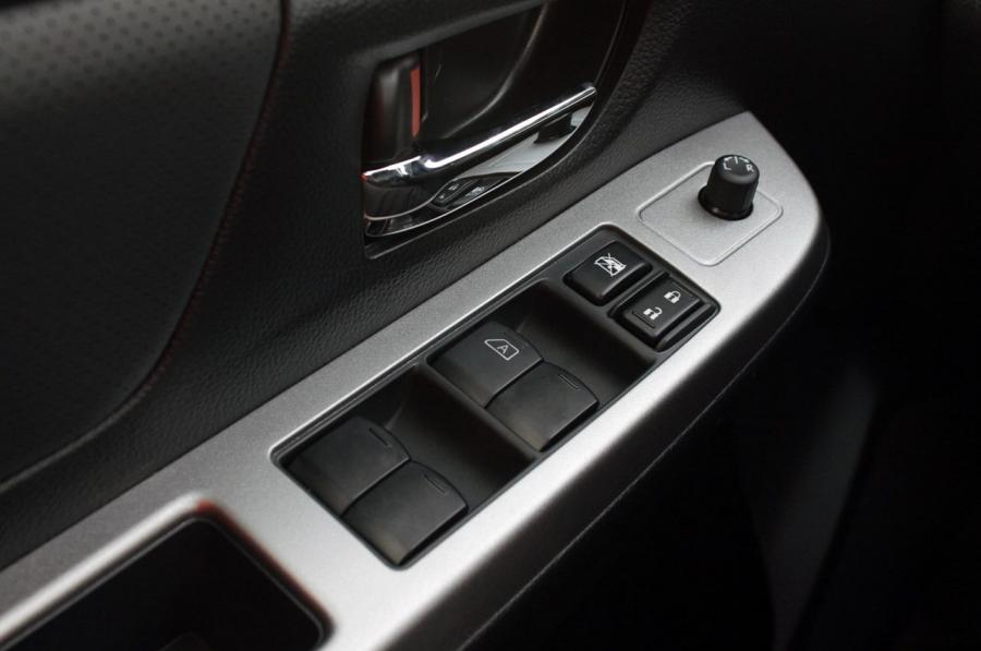  Subaru XV Crosstrek Hybrid 2014 года  (фото 29 из 53)